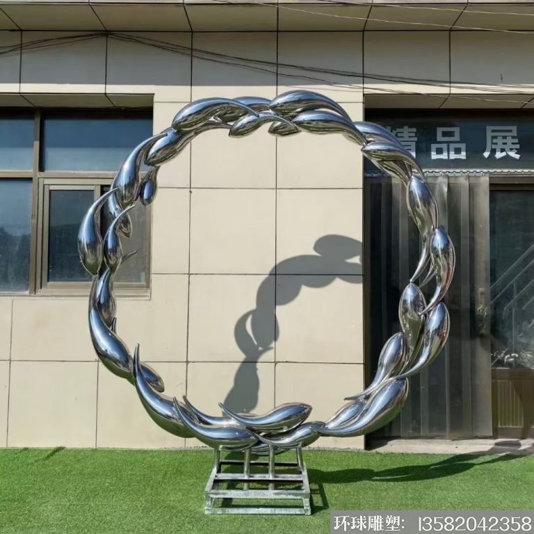 不锈钢抽象小鱼镜面雕塑3 不锈钢抽象小鱼镜面雕塑3