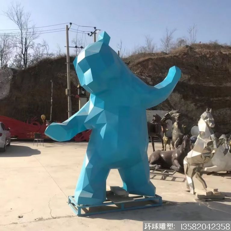 不锈钢几何切面熊雕塑,2 不锈钢几何切面熊雕塑,2