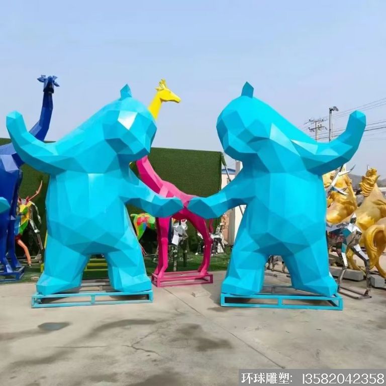 不锈钢几何切面熊雕塑,4 不锈钢几何切面熊雕塑,4