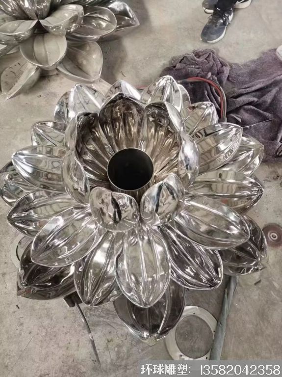 不锈钢莲花镜面效果,荷花景观装饰雕塑3 不锈钢莲花镜面效果,荷花景观装饰雕塑3