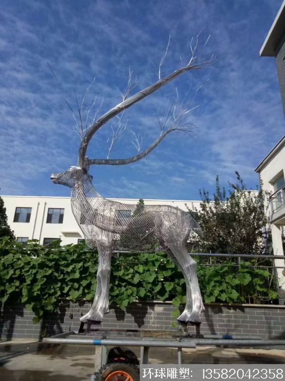 不锈钢大型线条小鹿雕塑